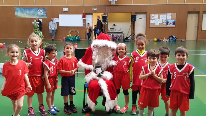 Et enfin il est arrivé et on a pu lui remettre la potion magique pour soigner ses rennes .